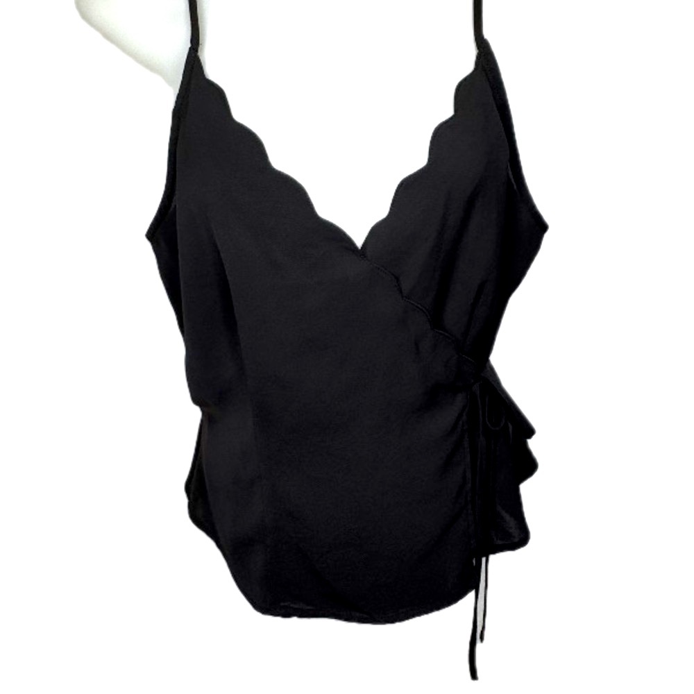 3/$25💥 E&M Black Scalloped Wrap Top Sz M Bin P